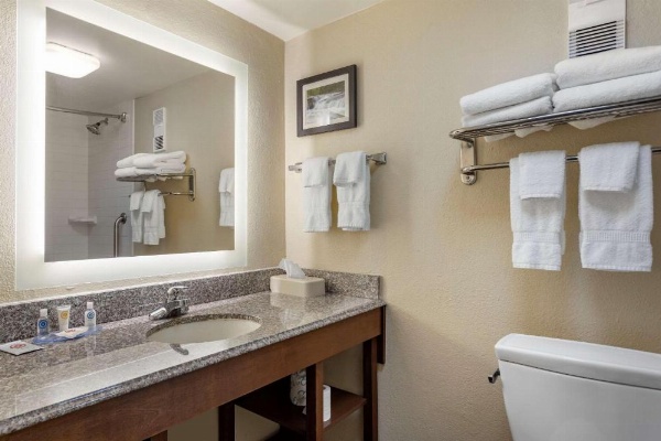Comfort Inn & Suites Aeropuerto de Little Rock image 25
